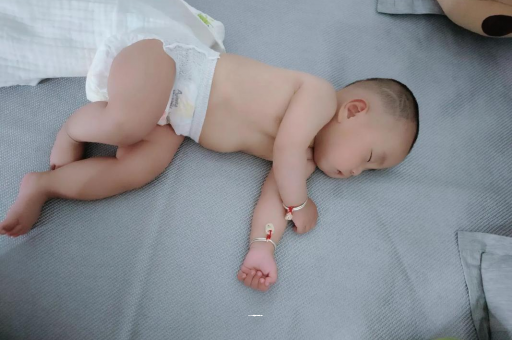 益阳几个月宝宝会抬头